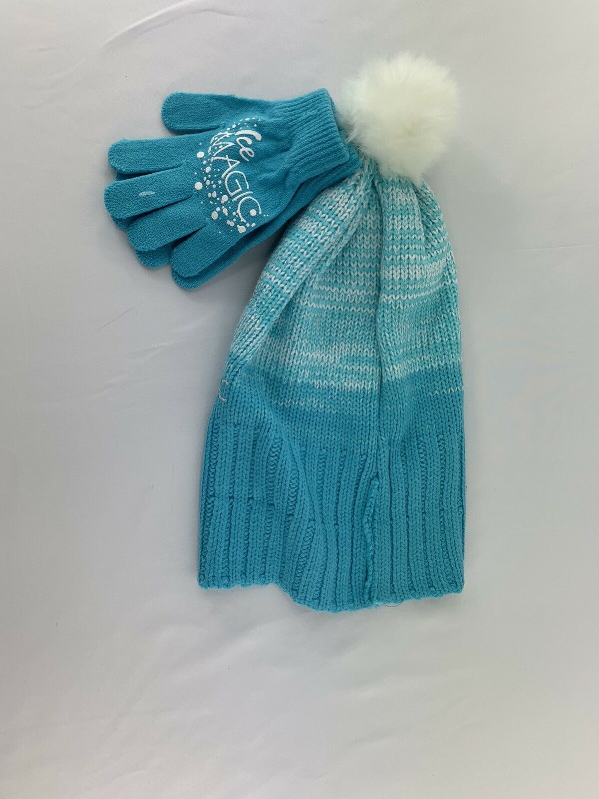 Disneys Frozen 2 pieces Hat & Gloves