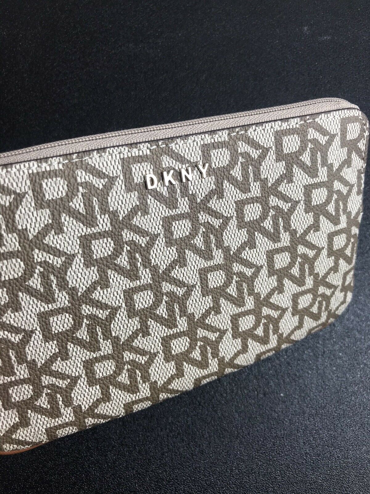 DKNY Bryant Leather Cosmetic Toiletry Bag Pouch Bag Black