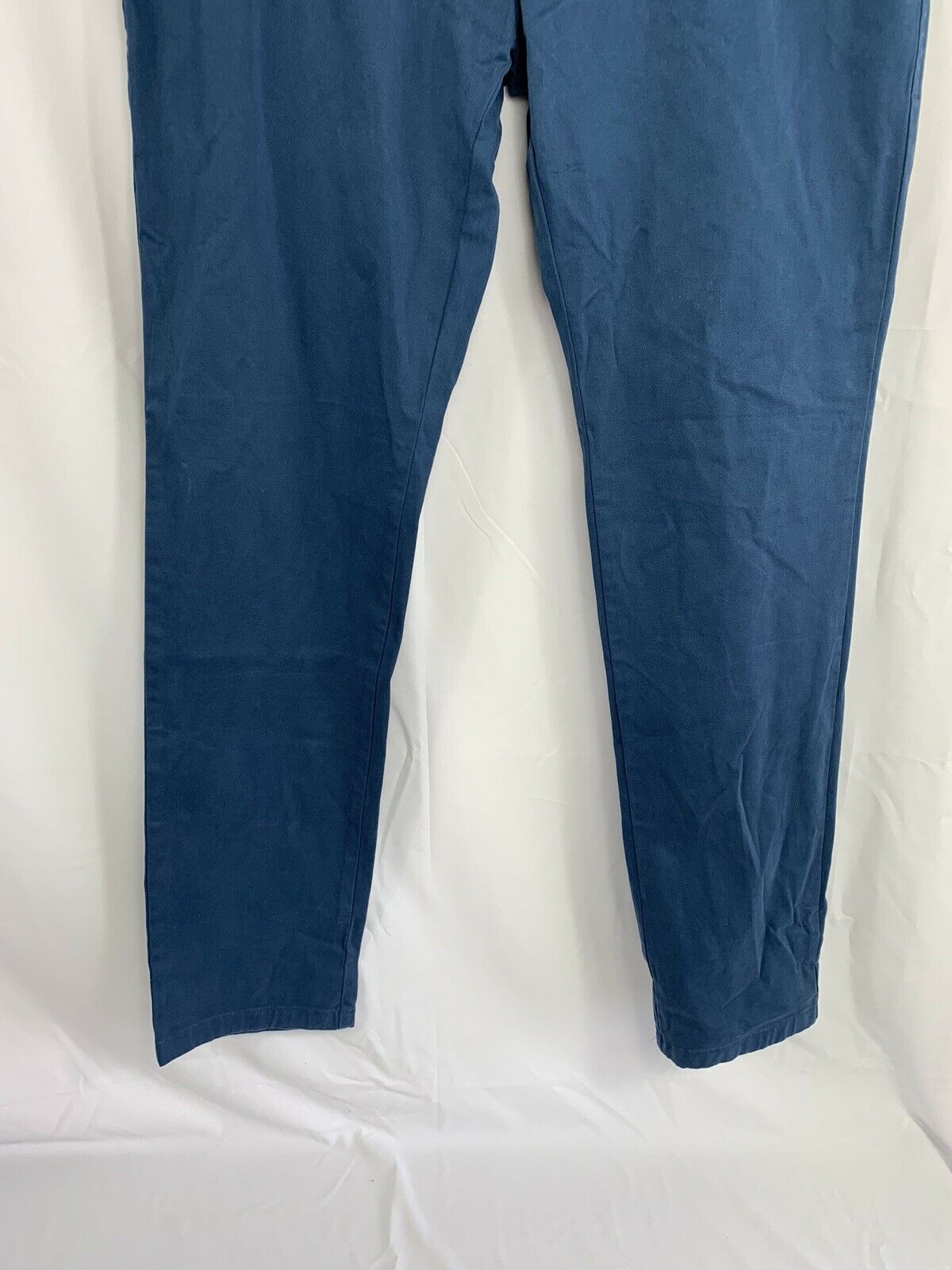 BLOOMINGDALE'S Tailored Fit Chinos - Outlet Designers