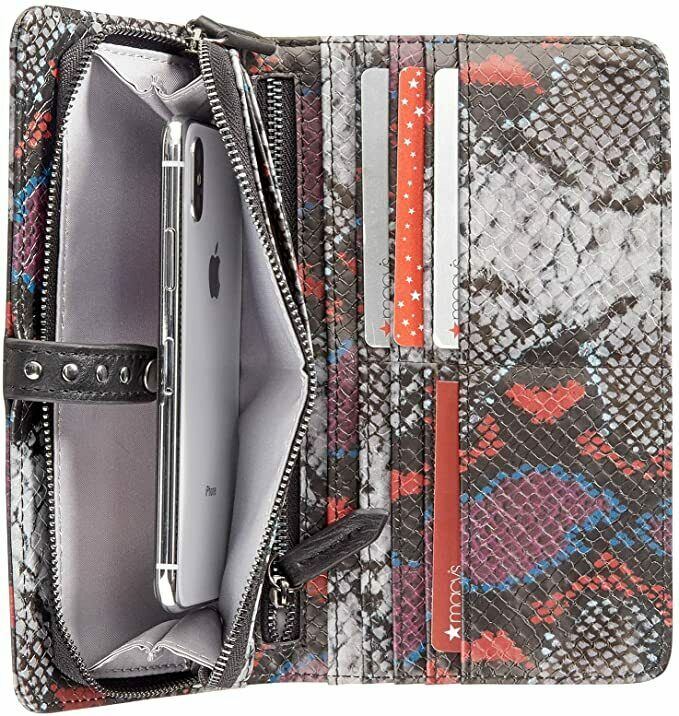 Женский черный кожаный кошелек INC с принтом под змею без лямок и застежкой-молнией